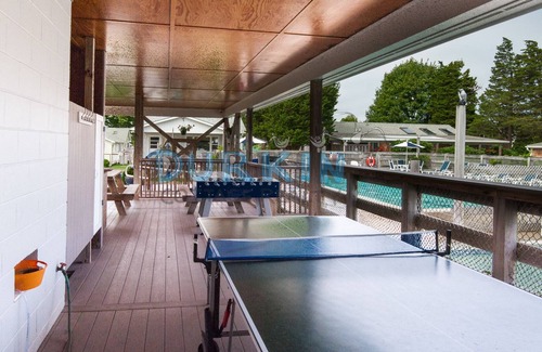 Narragansett Apartamento | Lower Level Apartment Unit, Pool Access, Close to Beach