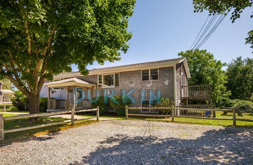 Narragansett Apartamento | Lower Level Apartment Unit, Pool Access, Close to Beach