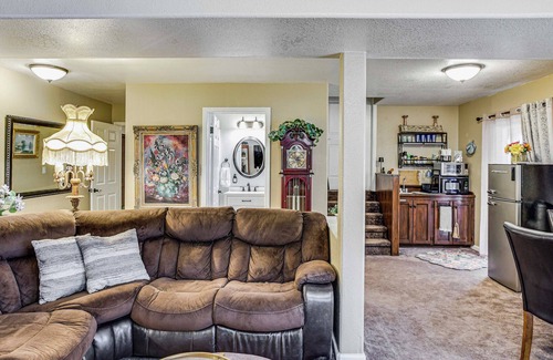 Graham Apartamento | Lower-Level Apt w/ Hot Tub & Sauna in Graham!