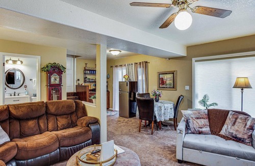 Graham Apartamento | Lower-Level Apt w/ Hot Tub & Sauna in Graham!