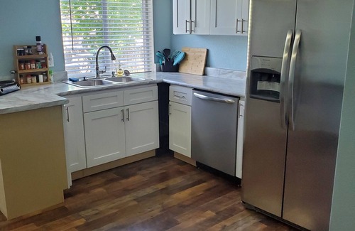 Dupont Casa | Lower level Cozy Suite 15 minutes from downtown
