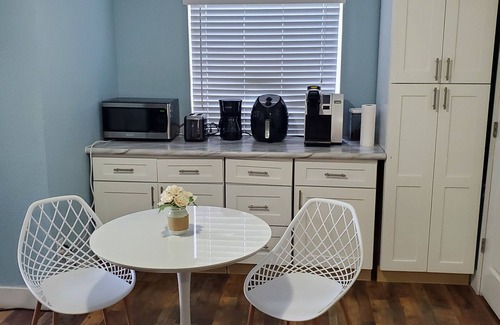 Dupont Casa | Lower level Cozy Suite 15 minutes from downtown