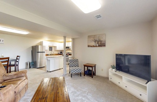Silverdale Casa | Lower level duplex with patio, mountain views and W/D