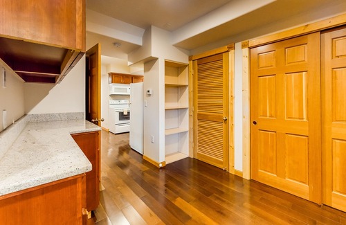 Oak Grove Casa | Lower-level dwelling in a riverfront home w/ shared dock & scenic views