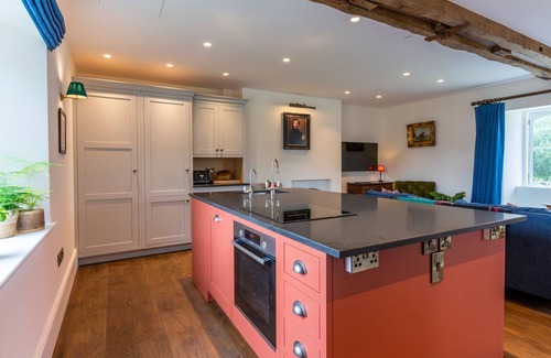 Kentchurch Cabaña | Lower Lodge Gatehouse at Kentchurch - Pet Friendly