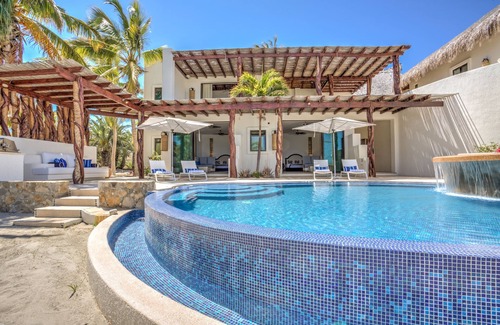 La Paz Apartamento | Lower Palmilla: Oceanfront room with pivate pool and jacuzzi