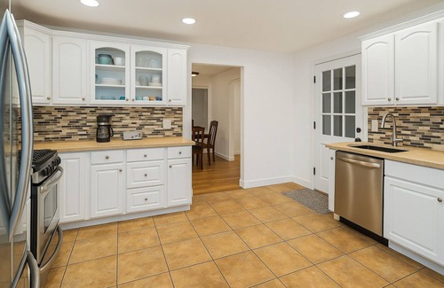 Lower Queen Anne Hotel | Lower Queen Anne Townhome