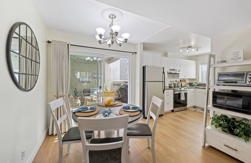 Dana Point Condominio | LOWER Unit at Niguel Beach Terrace, Dana Point! Close to Pool view