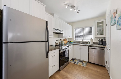Dana Point Condominio | LOWER Unit at Niguel Beach Terrace, Dana Point! Close to Pool view