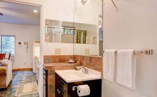 Yosemite West Apartamento | Lower Unit-Yosemite Woods-Inside Yosemite
