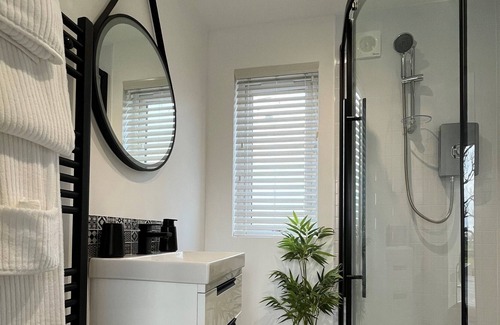 Menai Bridge Cabina | Lowern, a Luxury Retreat Near Menai Bridge