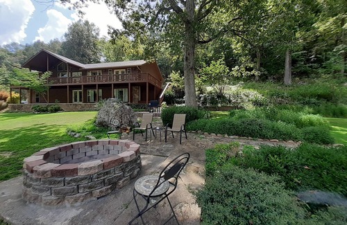 Flippin Casa | PARADISE DE PESCA DE WHITE RIVER TROUT W / DOCK BARCO PRIVADO CUBIERTO!