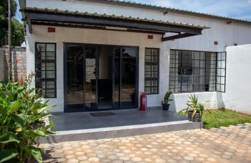 Central Apartamento | Lowin Suites-One-Bed Apartments