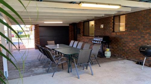 Bongaree Casa | Lowset pet friendly home, with room for a boat, Palm Ave, Bongaree
