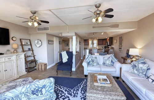 North Litchfield Beach Condominio | LR-324 Second Row Condo - North Litchfield Beach - Community Pool