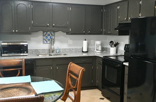 Gravel Ridge Casa | LRAFB Cozy CrashPad 1.5 m from back gate of Air Base!
