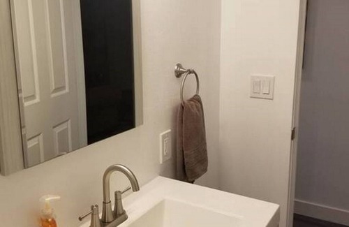 Layton Casa | LRG Pet Friendly 2BD/2BA Sleeps 6 with Waffles