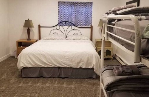 Layton Casa | LRG Pet Friendly 2BD/2BA Sleeps 6 with Waffles