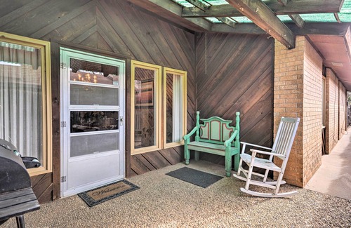Heart of Lubbock Apartamento | Lubbock Townhome w/ Grill Near TTU & Downtown!