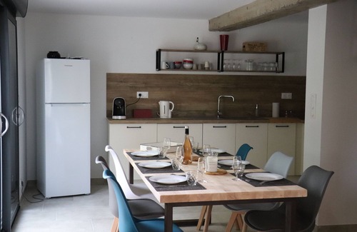 Peypin-d'Aigues Casa | Luberon quiet house between vineyards and olive groves