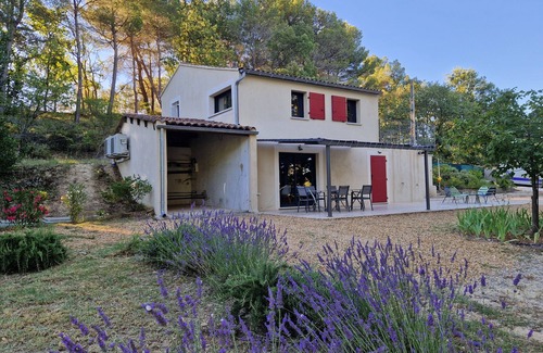 Peypin-d'Aigues Casa | Luberon quiet house between vineyards and olive groves