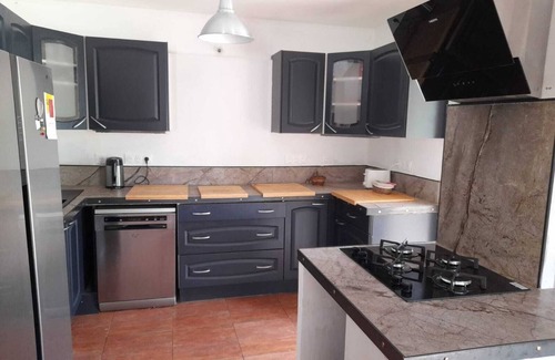 Pertuis Villa | PROMO DERNIÈRES DISPO Luberon, villa quiet climate, private pool, children's playground.