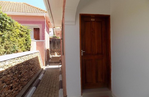 Kampala Hotel | Lubowa Cottages