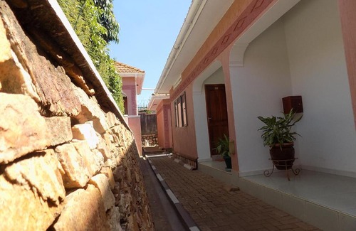 Kampala Hotel | Lubowa Cottages