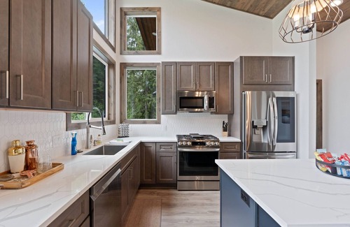 Priest River Casa | Luby Lodge - Modern Luxury Home with a Hot Tub