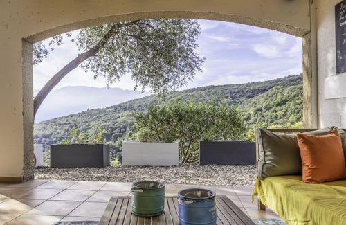 Taillet Cabaña | Lucas's lodgings offer you at Rose and Jb's, breathtaking view.