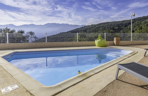Taillet Cabaña | Lucas's lodgings offer you at Rose and Jb's, breathtaking view.