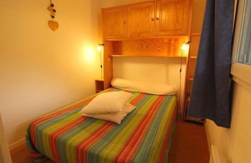 Bagneres-de-Luchon Apartamento | Luchon: Appart 2 pièces cabine - Balcon, Parking - FR-1-313-166