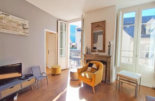 Bagneres-de-Luchon Apartamento | Luchon Holidays, parking, wifi, balcon, cave, T3 8 personnes