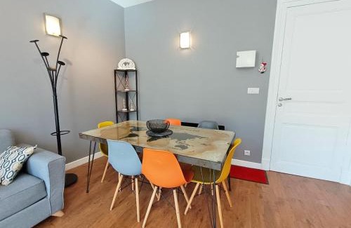 Bagneres-de-Luchon Apartamento | Luchon Holidays, parking, wifi, balcon, cave, T3 8 personnes