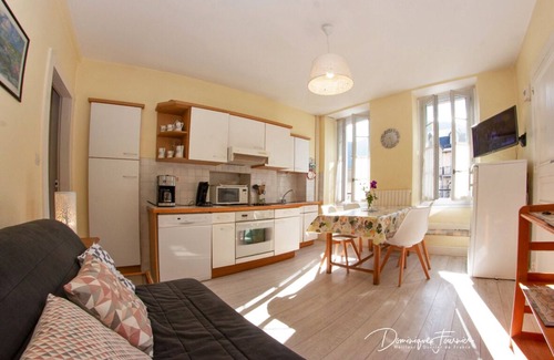 Bagneres-de-Luchon Apartamento | LUCHON LUMINEUX T2 CentreVille-Jardin-Wifi Unlimited>500Mb/s