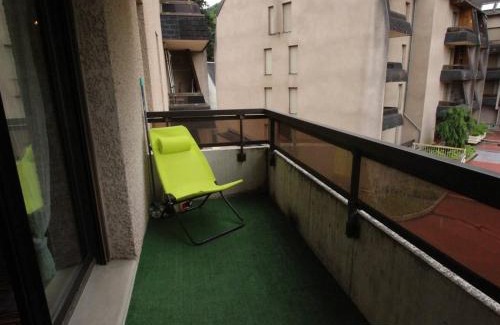 Bagneres-de-Luchon Apartamento | Luchon - Studio 2/3 pers., balcon, télécabine, proche commerces et thermes - FR-1-313-224
