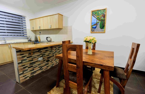 Kampala Cabaña | Lucian Cottages: 3 bedroom peaceful retreat in Munyonyo