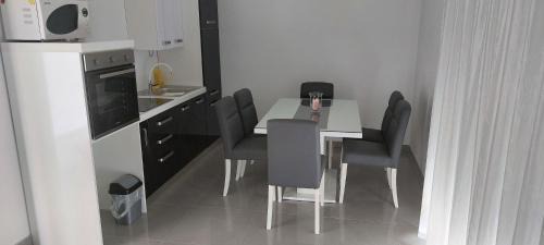 Kastel Stafilic Apartamento | LUCIJA
