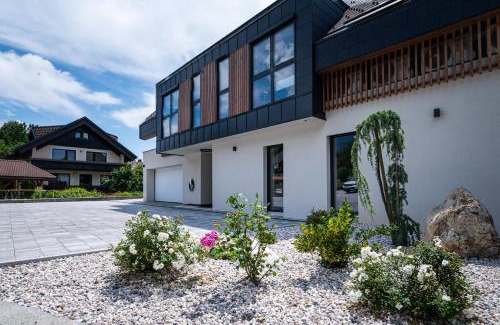 Zasip Apartamento | LUCKA BLED quiet location, free bikes, big garden, doctor