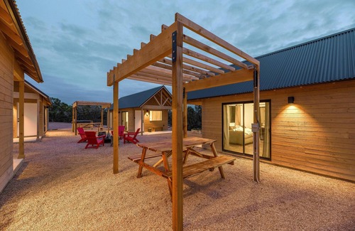 Dripping Springs Cabina | Lucky Arrow Retreat: cabañas del patio