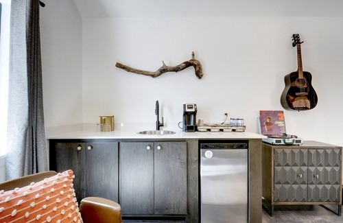 Dripping Springs Cabina | Lucky Arrow Retreat: Cabaña Breezeway