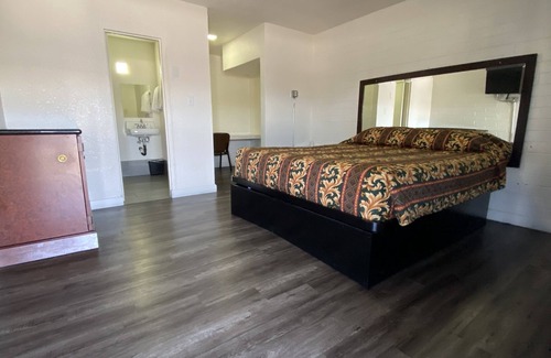 Sunrise Manor Hotel | Lucky cuss Motel