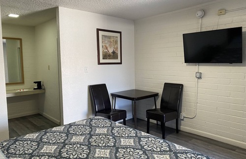 Sunrise Manor Hotel | Lucky cuss Motel