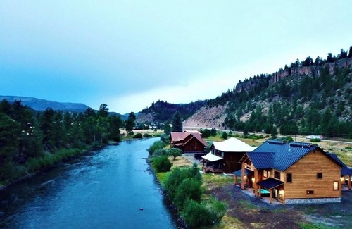 Rio Vista Estates Casa | Lucky Duck on Rio Grande River with Hottub & 5 Bathrooms