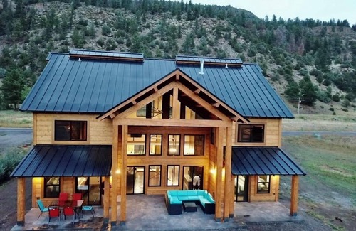 Rio Vista Estates Casa | Lucky Duck on Rio Grande River with Hottub & 5 Bathrooms