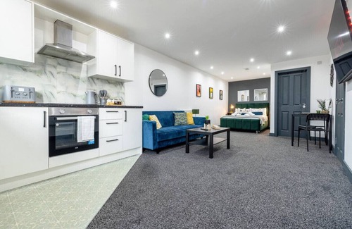 Cradley Apartamento | Lucky Find! Apartment Smart Tv Parking Kitchen