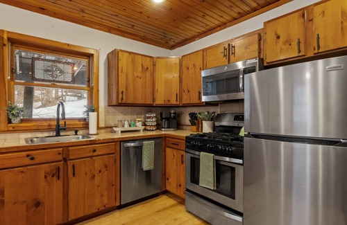 Wardsboro Cabina | Lucky Log Cabin- Hottub fireplace 12min to Mt Snow