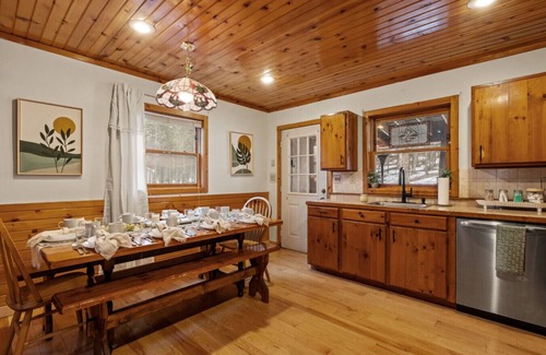 Wardsboro Cabina | Lucky Log Cabin- Hottub fireplace 12min to Mt Snow