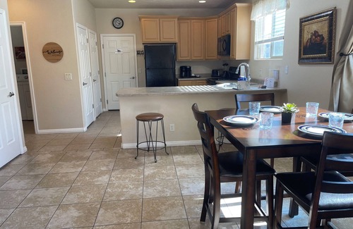 Mesquite Condominio | Lucky Seven Oasis by Mesquite Vacation Rentals with Community Pool and $510 in free daily activities