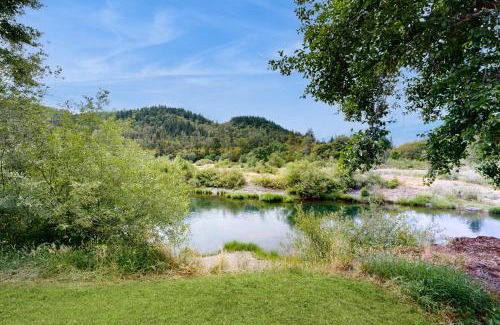 Myrtle Creek Apartamento | Lucky Strike Suite on the River